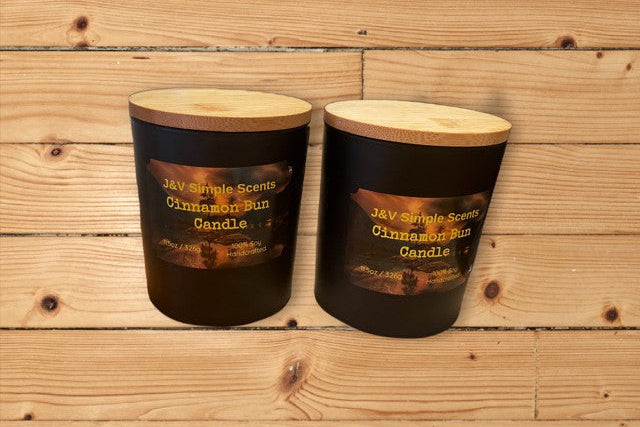 Black candle jar with lid. Cinnamon Bun Scent. Made with coconut/apricot wax. Handmade in my kitchen.